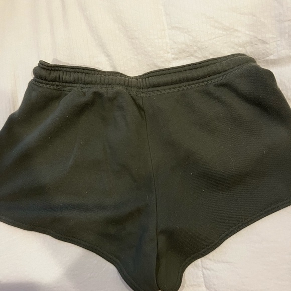 Nordstrom comfy green sweatshorts - Picture 2 of 3